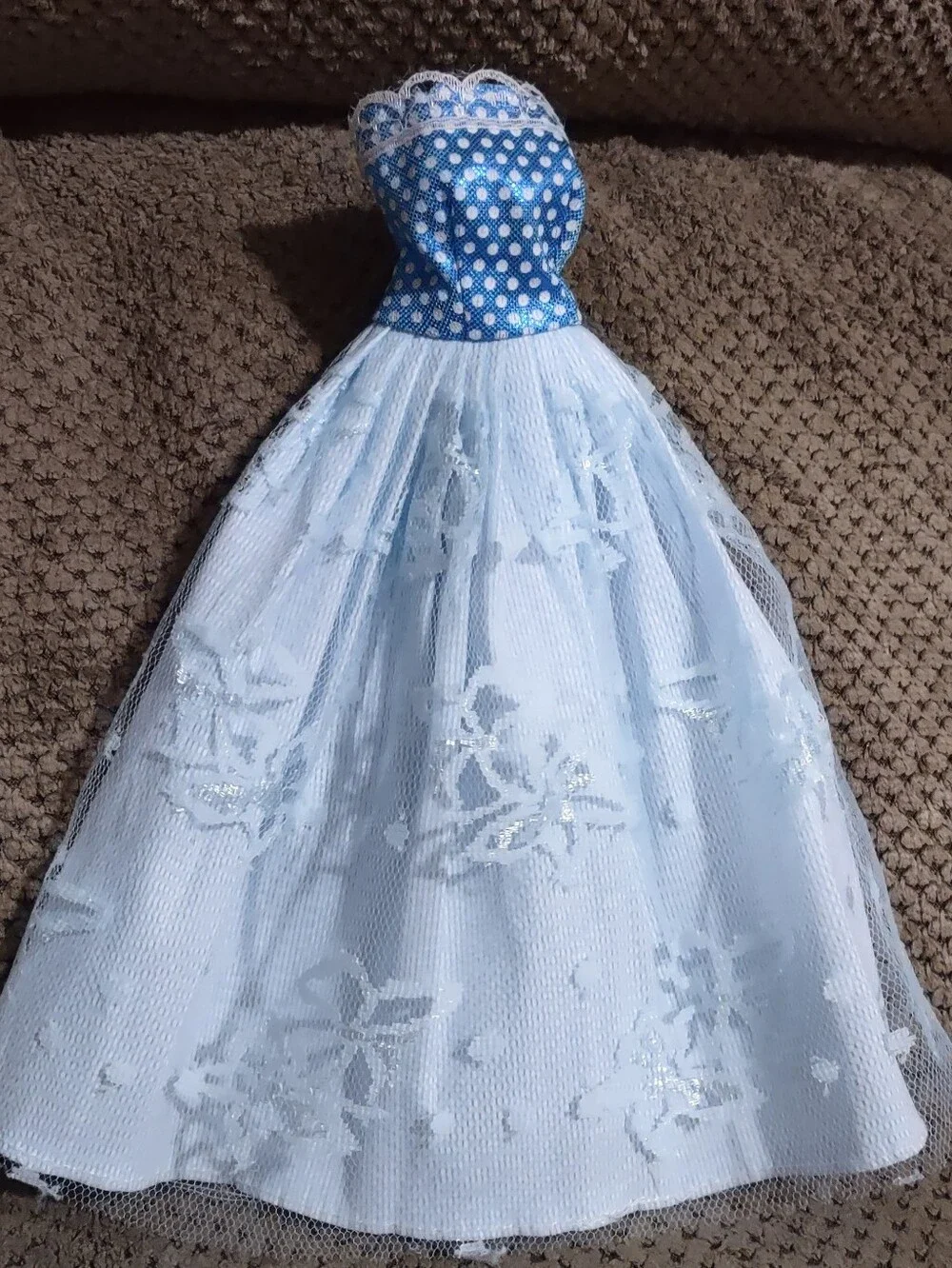 Source Unknown fashion doll